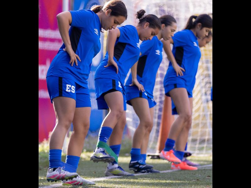 Entreno Selecta Sub-17 Femenina El Salvador Concacaf