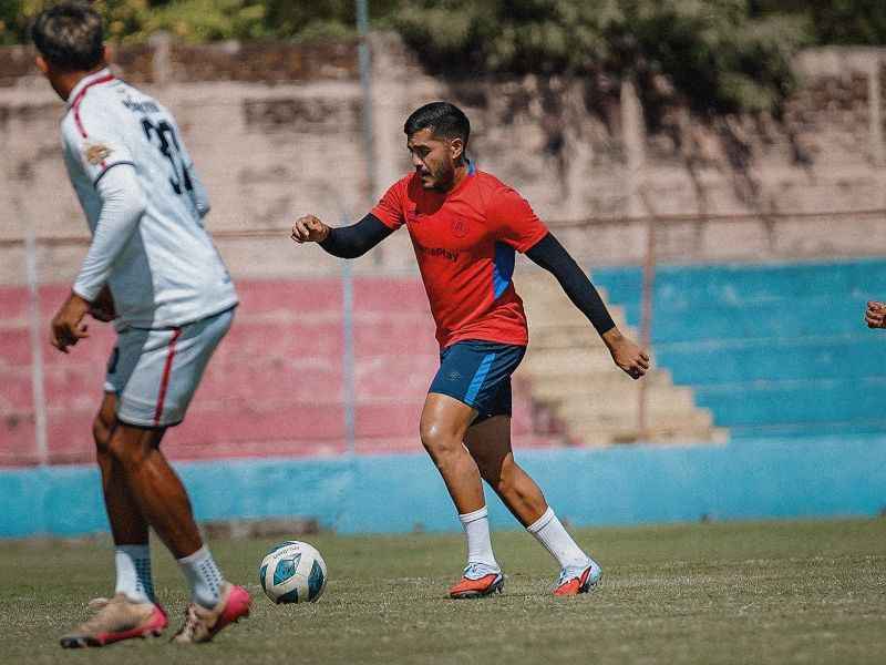 En esta etapa de pretemporada, CD FAS jugó un amistoso ante Espartano. Acá, el refuerzo Elmer Bonilla, en el juego. Foto: Cortesía CD FAS