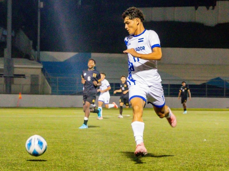 El jugador juvenil Brandon Ramírez, en un partido con la Selección. El nacional fue mundialista U17. Foto: Cortesía Fesa