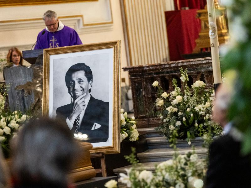 Famosos en el funeral de Valentino