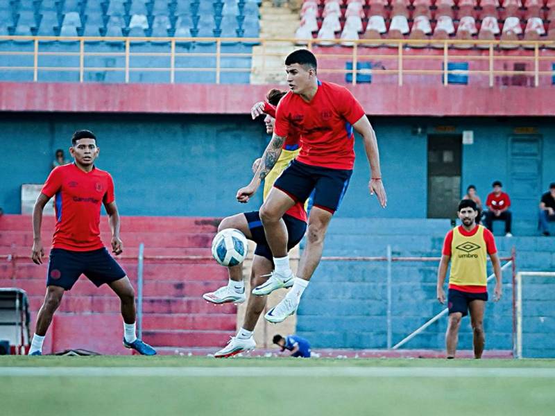 Rudy en entreno de FAS. Foto/ Cortesía Club Deportivo FAS