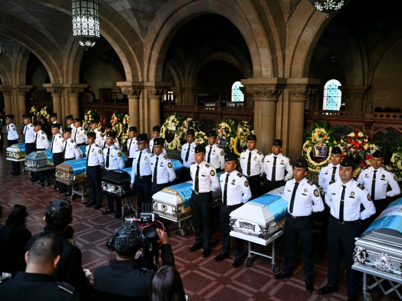 Funeral policías despedidos Guatemala