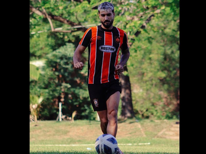 El volante Gregori Díaz, en el entreno emplumado. Foto: Cortesía CD Águila