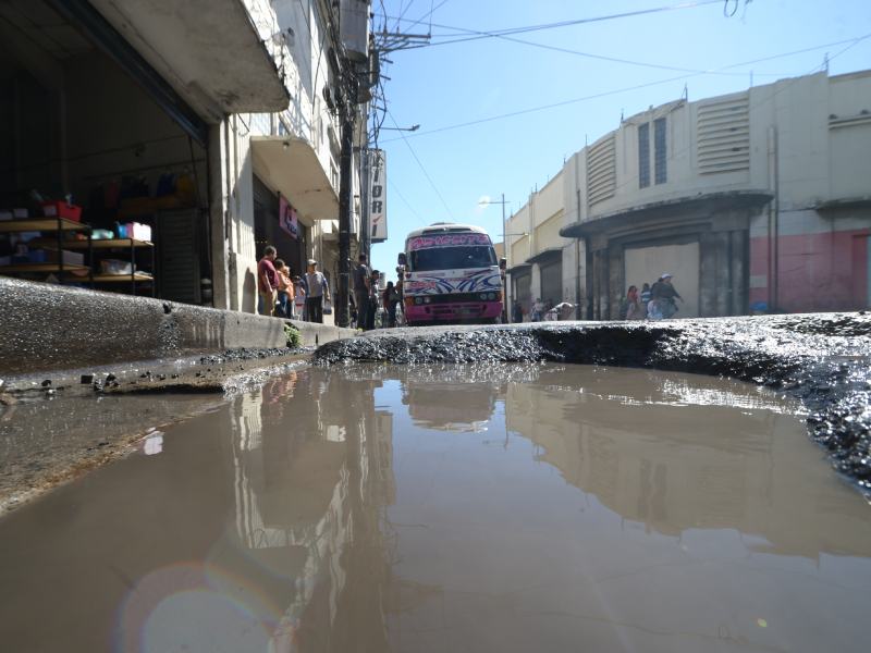 calles dañadas en San Salvador