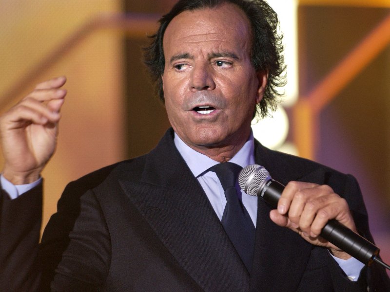 Julio Iglesias es denunciado por dos exempleadas