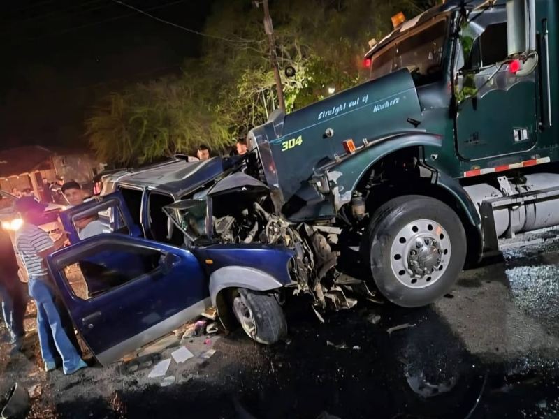 Las autoridades procesaron la escena del siniestro vial. Foto EDH/Cortesía