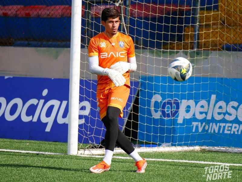 El portero Mario González, en entreno en CRC. Foto: Cortesía AD San Carlos