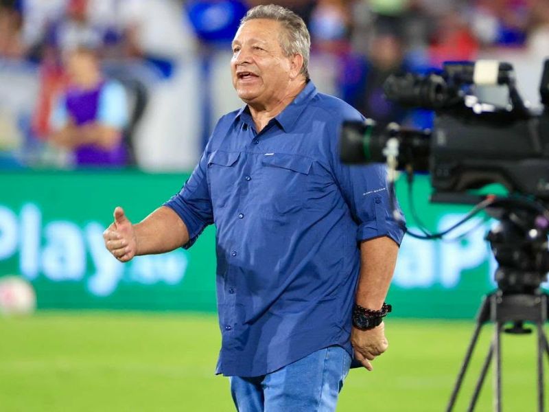 El técnico Marvin Solano, durante la final entre Firpo y Alianza. Foto: EDH Archivo