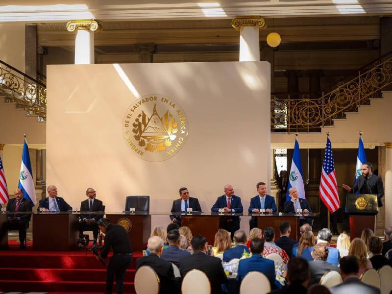 Primer Desayuno- Oración- El Salvador- Presidencia