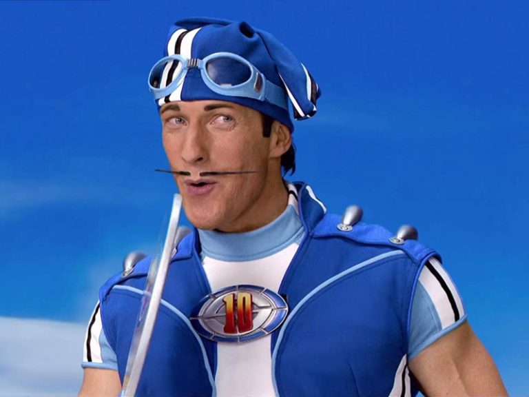 Magnús Scheving sorprende al vestir de nuevo el traje de Sportacus a ...