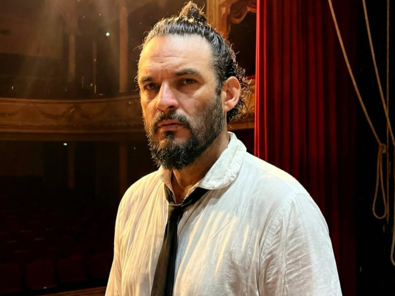 Cantante chileno Sebastián Alarcón, doble de Ricardo Arjona