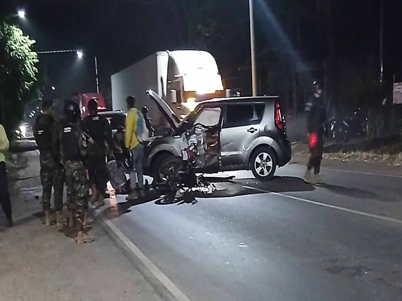 El conductor de una motocicleta resultó lesionado en un accidente que ocurrió anoche en el distrito de Acajutla, Sonsonate Oeste. Foto EDH/Cortesía