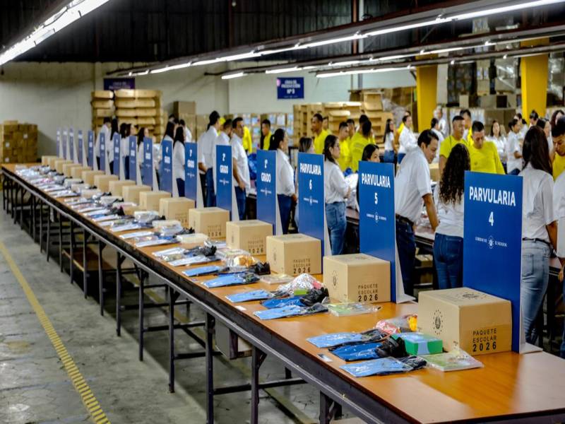 Los uniformes están incluidos en los paquetes escolares que entregará Educación en los próximos días. Foto EDH/Cortesía