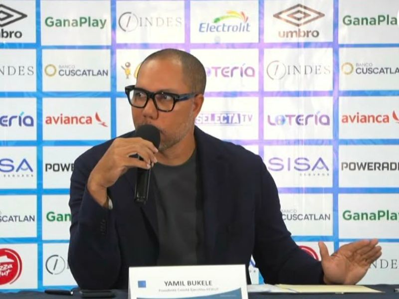 El presidente de la Fesfut, Yamil Bukele, en conferencia. Foto: Cortesía Fesfut/LaSelecta