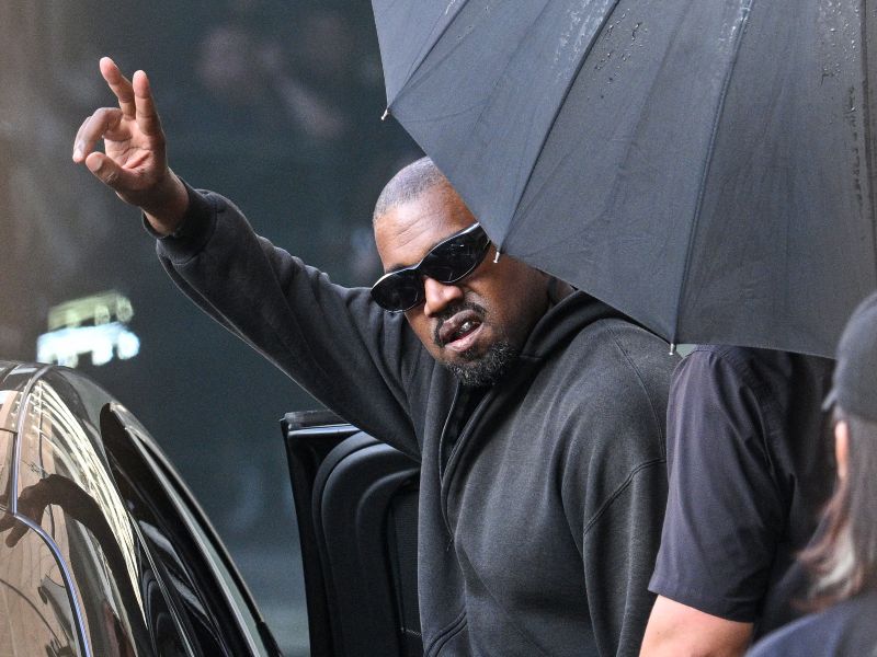 Kanye West, autor de una canción que celebra a Adolf Hitler, aseguró el lunes en una carta publicada en el "Wall Street Journal" que no es "nazi ni antisemita", y habló sobre sus trastornos mentales. Foto AFP