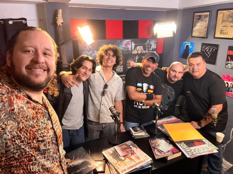 "Noches de rock en tu idioma" lleva al aire más de una década y desde hace algunos meses tienen su propio podcast. Foto cortesía