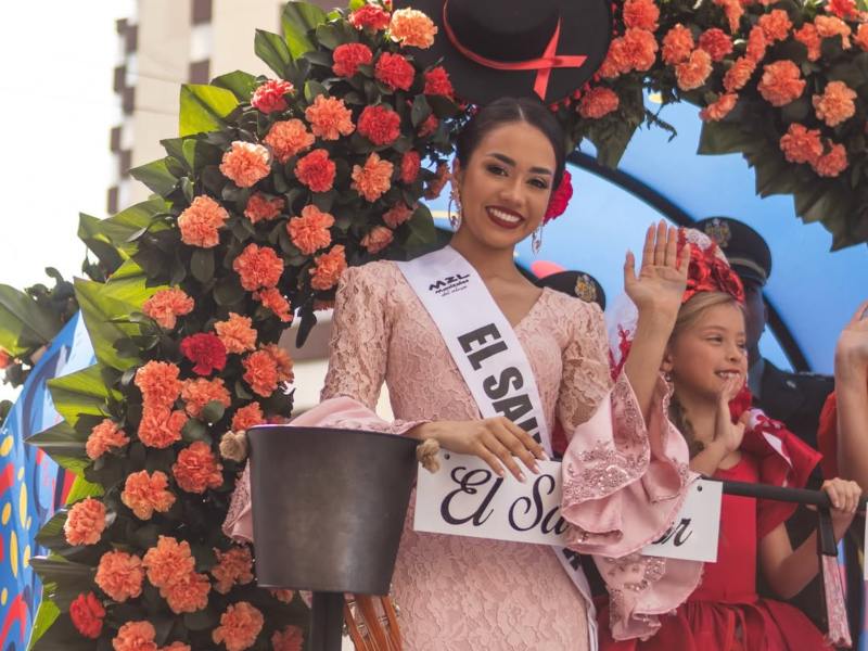 Salvadoreña deslumbra con su belleza en Desfile de Carretas del Rocío en Colombia