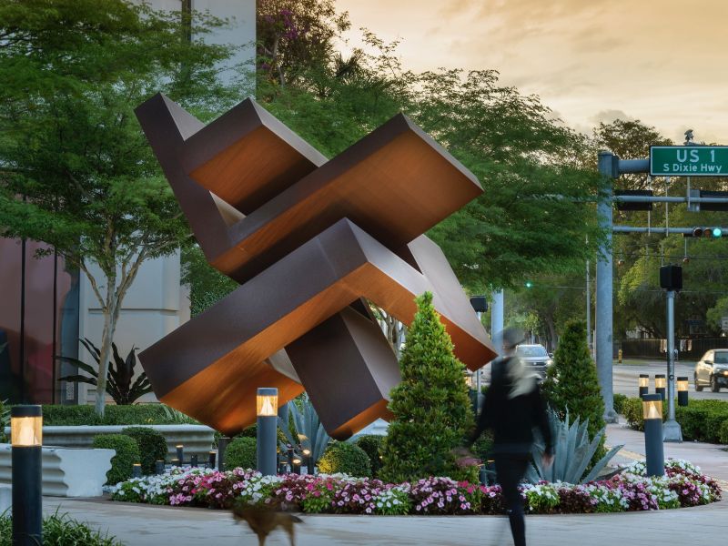 Arquitecto español Arturo Berned de visita en El Salvador