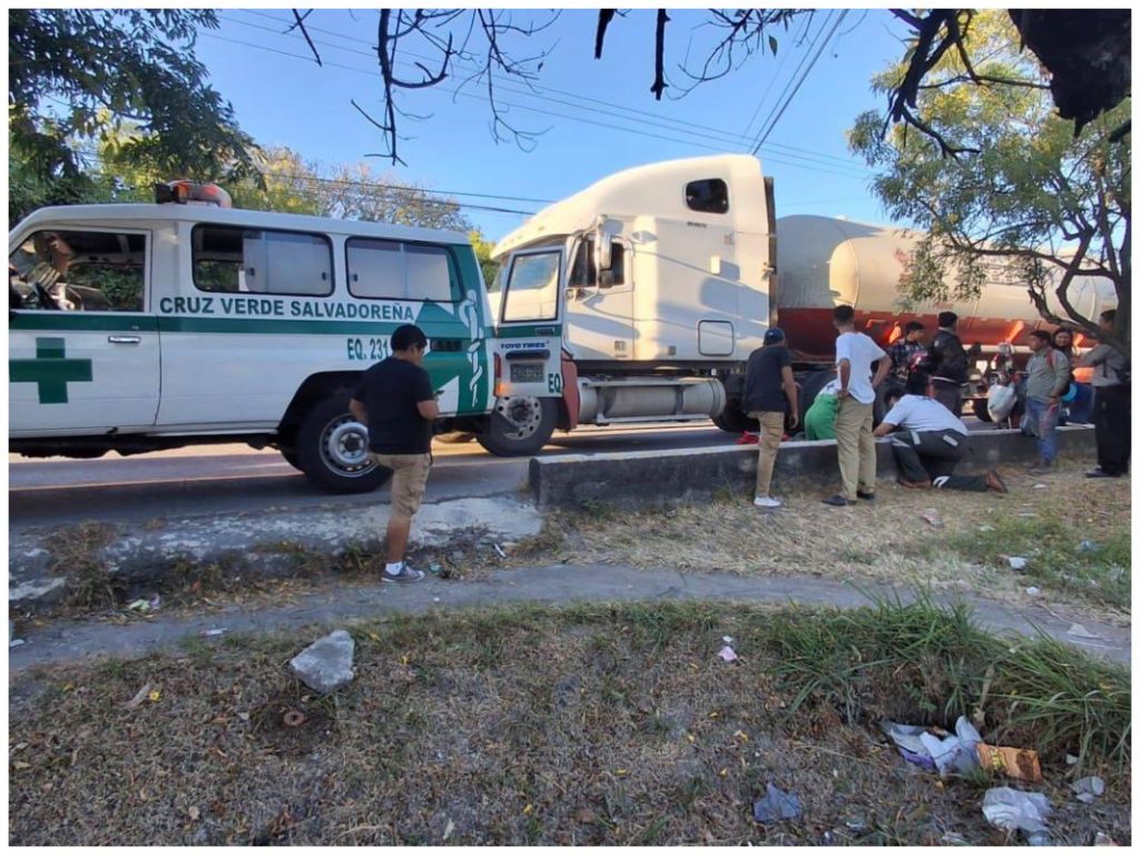 Una persona resultó muerta en las últimas horas en el kilómetro 12 de la carretera de oro, a la altura de la residencial Altavista