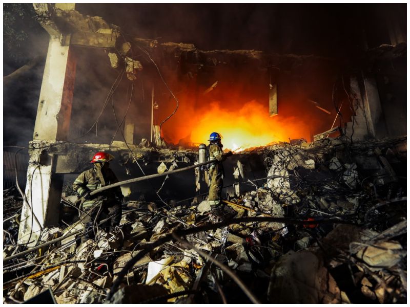 Un incendio estructural registrado en las instalaciones del ex Hotel Alameda, ubicado sobre la alameda Roosevelt y la 43 Avenida Sur, en San Salvador.