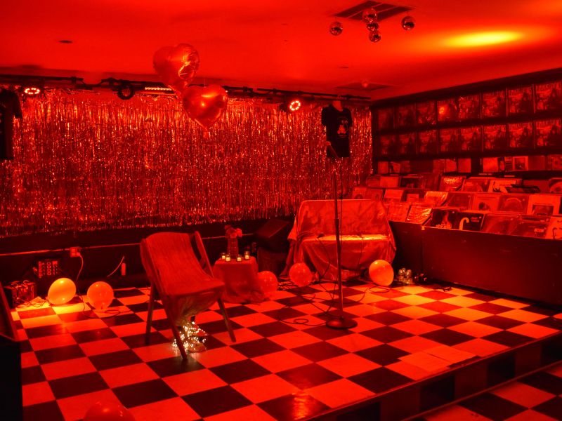 El amor sin algoritmos, parejas exploran nuevas formas de hallar pareja