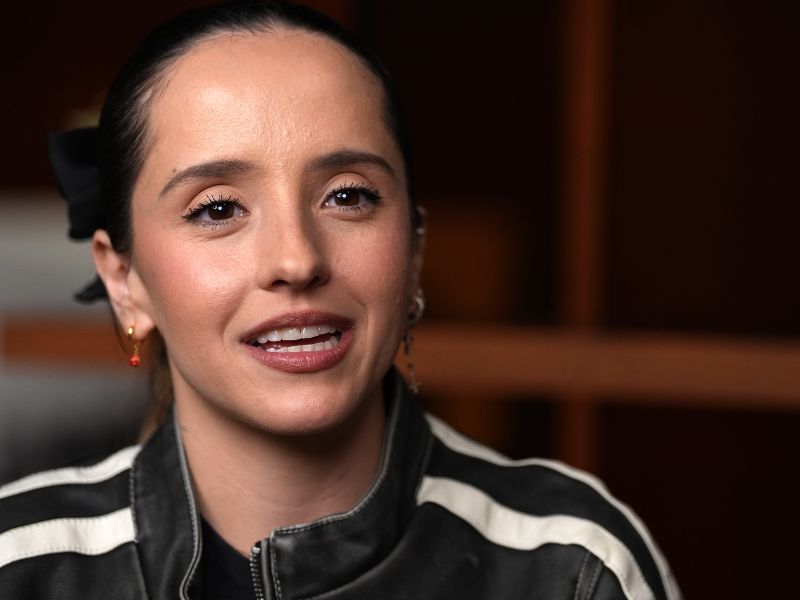 Se trata del primer tema en solitario publicado por Evaluna desde que dio a luz a su segunda hija, Amaranto, en agosto de 2024, aunque entre medias ha lanzado sencillos junto a su esposo, el cantante colombiano Camilo. Foto EFE