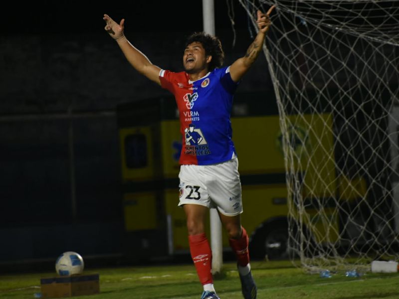 El atacante de FAS, Dustin Corea, festeja el 3-1 sobre Alianza. Foto: Cortesía Carlos Godoy