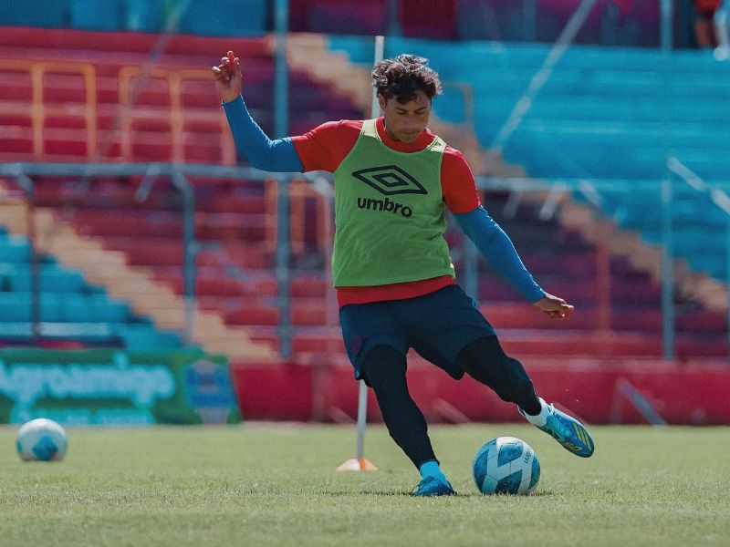 El atacante tigrillo, Dustin Corea, en una práctica. Foto: Cortesía CD FAS