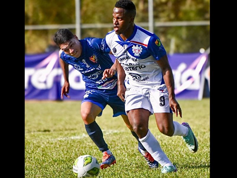 El partido entre los campeones de Firpo y Sensunte Cabañas no pasó desapercibido. Foto: Cortesía Indes