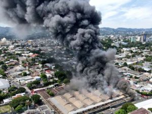 Incendio-mercado-san-miguelito-vendedores-30