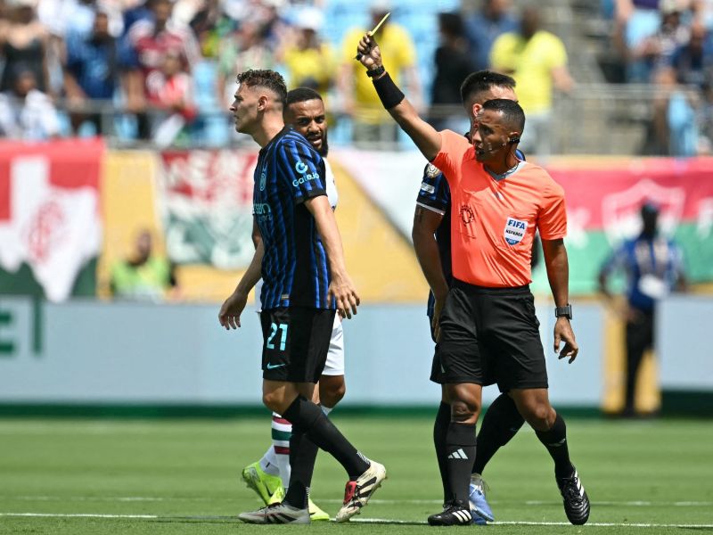 El árbitro salvadoreño, Iván Barton, en un partido internacional. Foto: EDH AFP