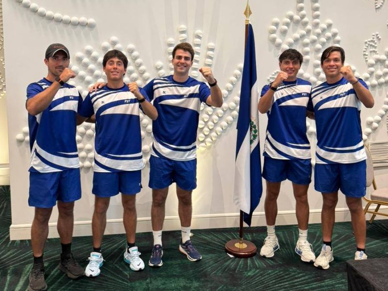 El equipo salvadoreño de Copa Davis, en su serie ante Benín. Foto: Cortesía FST