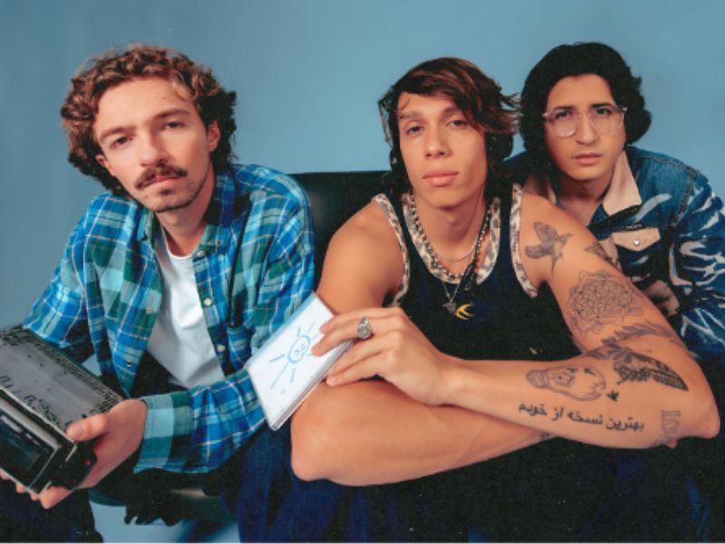 TIMØ, trío colombiano que es muy querido en El Salvador, regresa con "Canto pa’ no llorar", su segundo álbum de estudio. Foto cortesía Universal Music