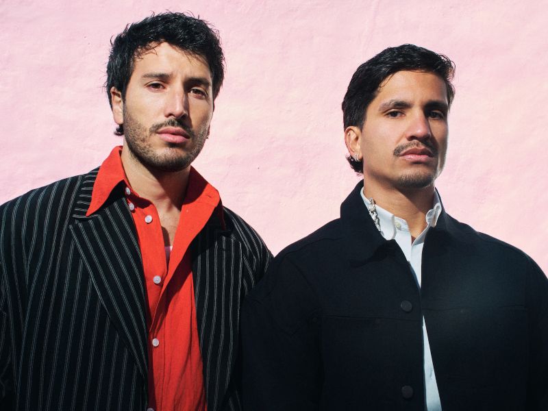 Con “Cucaracheo”, Sebastián Yatra muestra una faceta más relajada, espontánea y cercana, conectando con su audiencia desde la honestidad y el humor. Foto Universal Music