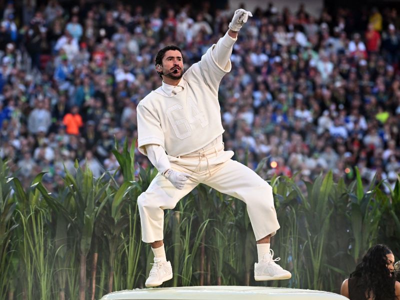 En cuanto subió al escenario, los fans reaccionaron de inmediato, recurriendo a Spotify en tiempo real para interactuar con su música durante y justo después de la presentación de medio tiempo. Foto AFP