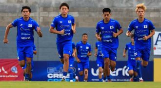 Los juveniles de la Sub 17, durante un entrenamiento en las Fesfut. El grupo entrenó durante varios microciclos y está listo para la batalla. Foto: Cortesía Fesfut/LaSelecta
