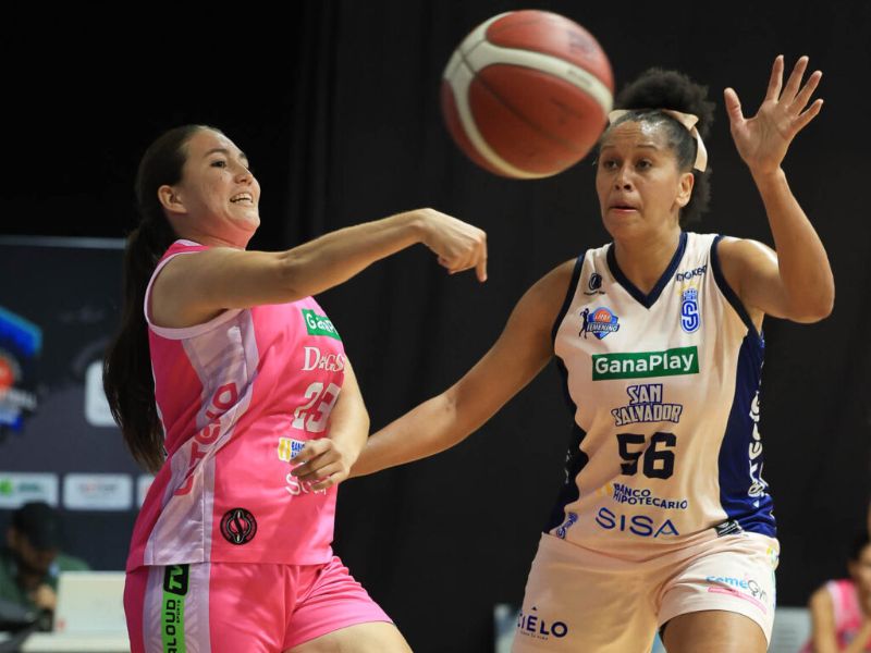 Acciones del partido femenino entre San Salvador y Salvadoreñas, por la Liga Femenina. Foto: Cortesía Indes