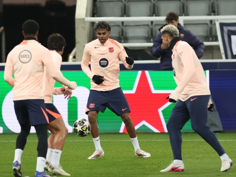 El jugador del Barcelona, Lamine Yamal, en el entrenamiento, Foto: EDH EFE