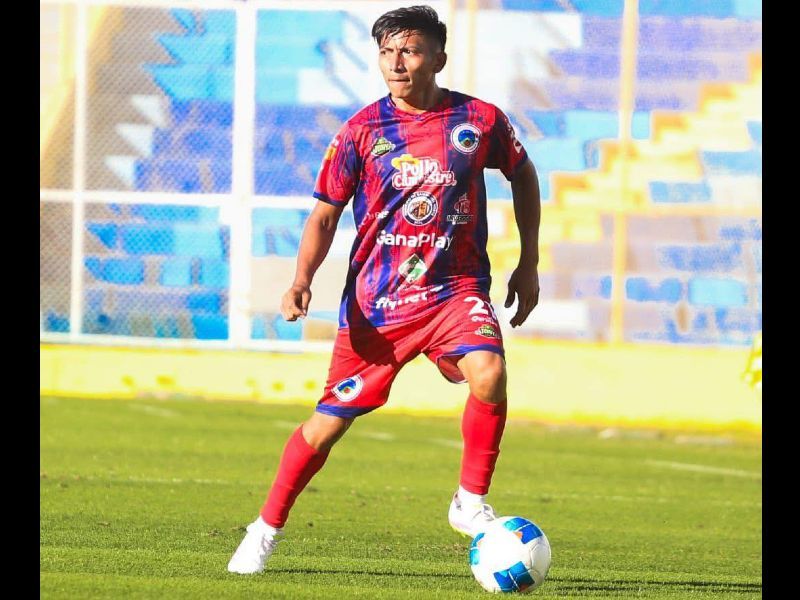 El jugador de Cacahuatique, José Hernández, en un partido de Primera en el Cuscatlán, ante CD Hércules. Foto: Cortesía CD Cacahuatique