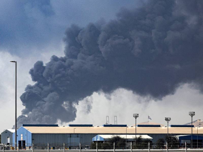 Dubai-Misil-Emiratos Árabes Unidos-Humo-Dubai