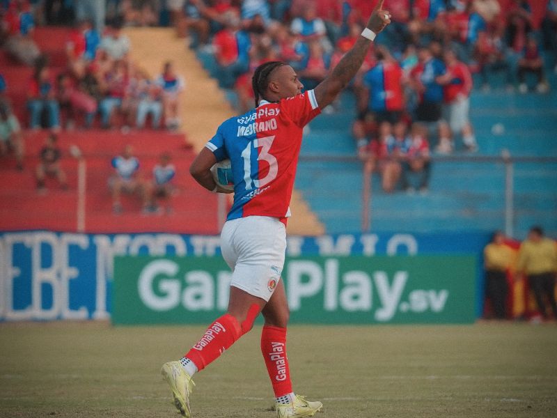 El delantero colombiano Edgar Medrano cumplió con gol ante el Fuerte SF. Foto: Cortesía CD FAS