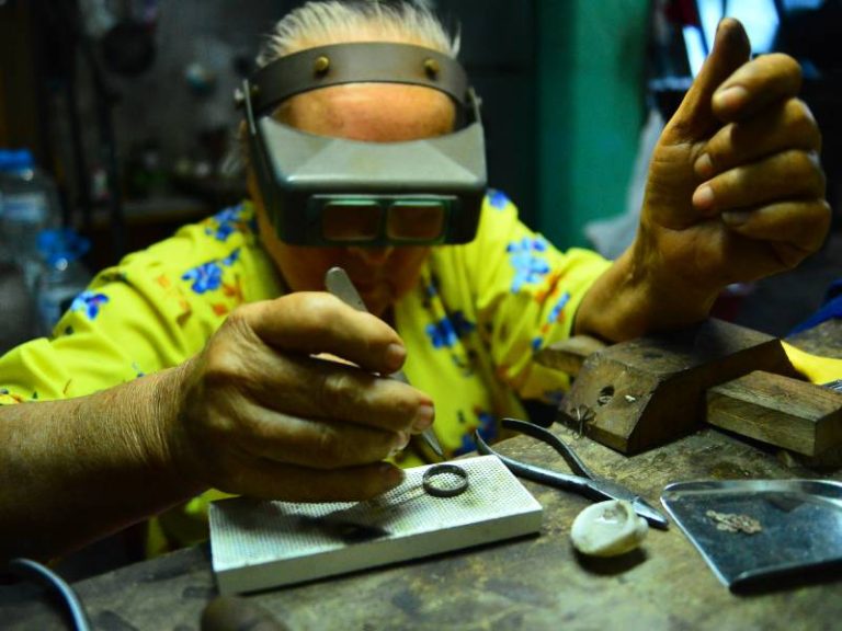 LM- Joyera- Adela- Décadas- Trabajo- Taller- Elaboración- Oro- Plata- Anillos18 - Copia