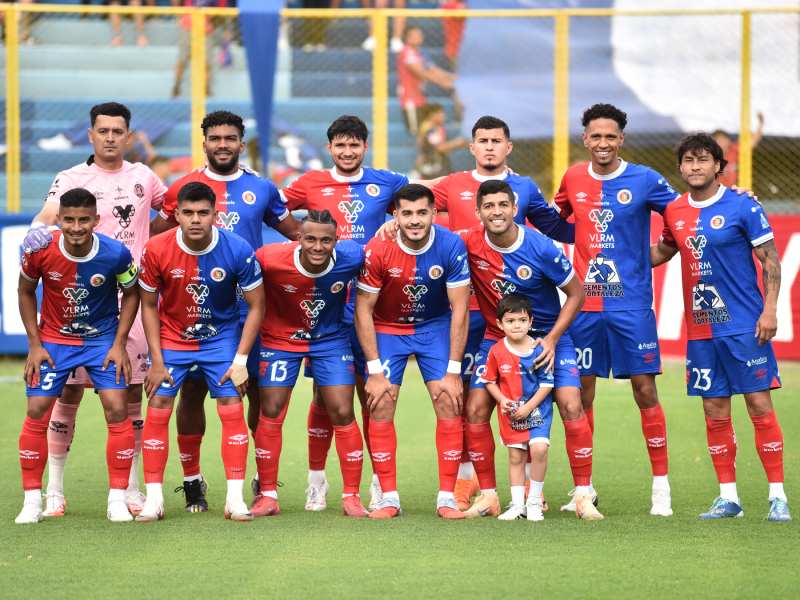Este es el equipo inicial de CD FAS ante CD Platense, en el Cuscatlán. Foto: EDH Miguel Lemus