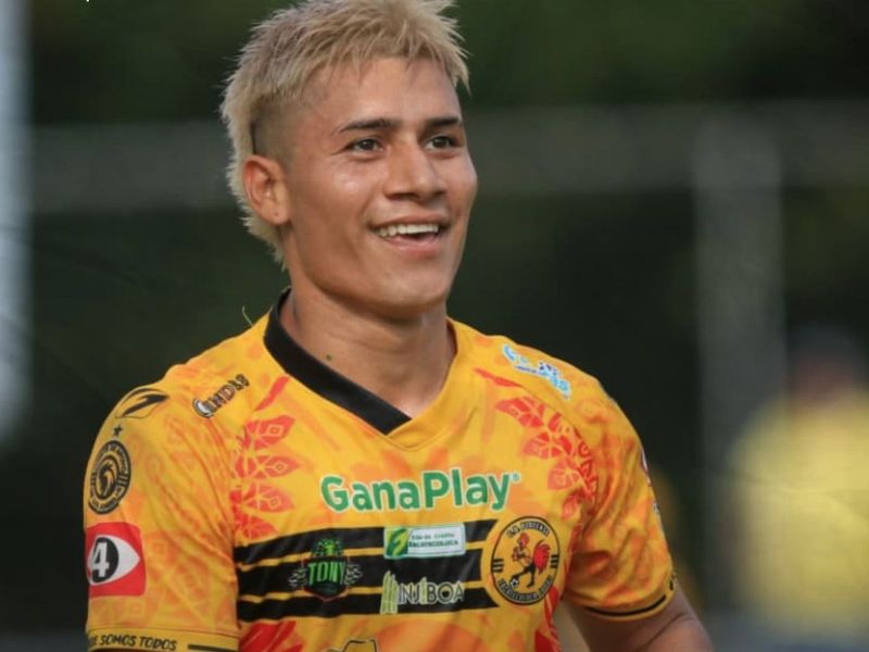 El colombiano viroleño Carlos Bogotá anotó doblete a CD Águila. Foto: Cortesía CD Platense