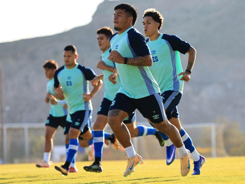 Los seleccionados nacionales, previo al amistoso ante Pachuca Select. Foto: Cortesía Fesfut/LaSelecta