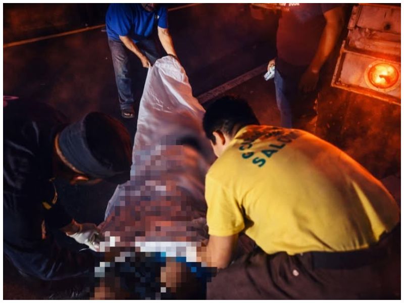 Un motociclista falleció tras impactar contra la parte trasera de una rastra sobre la carretera que de San Salvador conduce hacia Sonsonate, a la altura del desvío de San Julián