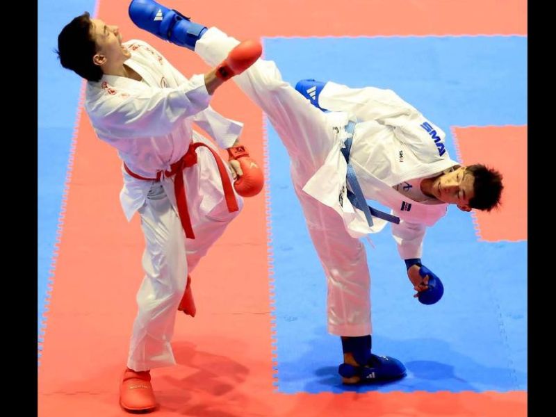 El karate salvadoreño brilló en Nicaragua. En combate, el nacional Héctor Argueta. Foto: Cortesía Indes