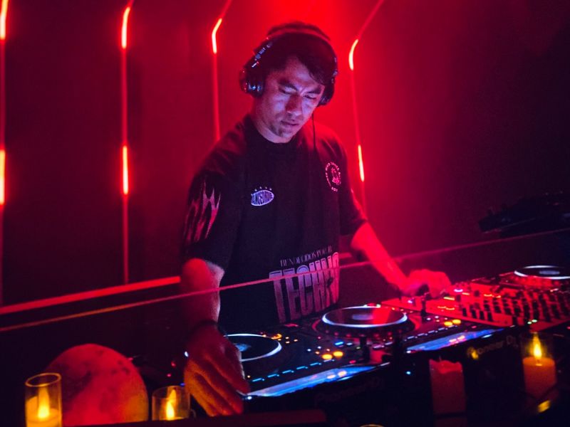 En las redes sociales del Dj se logran ver docenas de mensajes inspirados en el salvadoreño. Imagen de carácter ilustrativo y no comercial / https://www.instagram.com/p/DQ8HZpUDYzc/?img_index=1