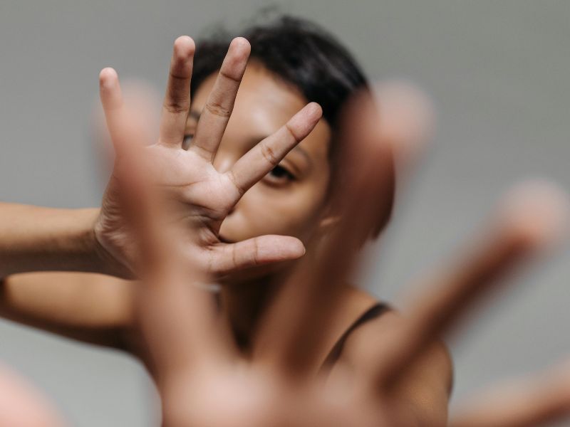 Ilustración sobre acoso sexual de Pexels