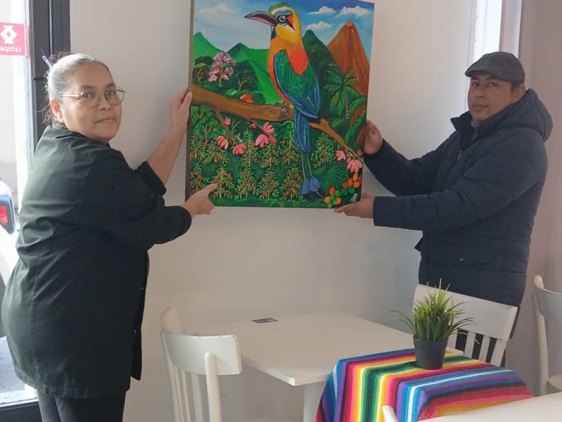 Salvadoreña Anna Escobar lleva la identidad nacional a Italia